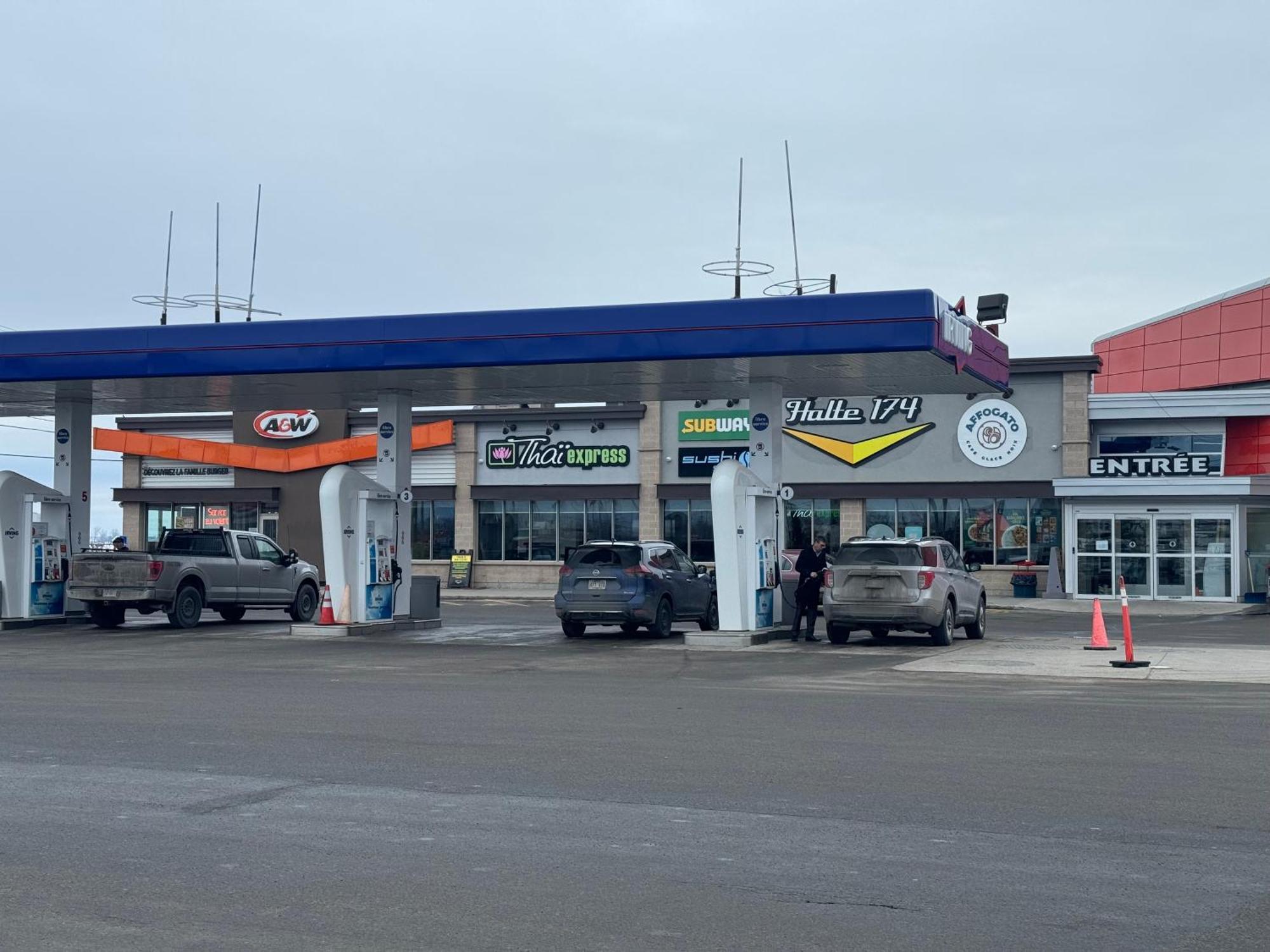 La Porte De La Mauricie Louiseville 外观 照片