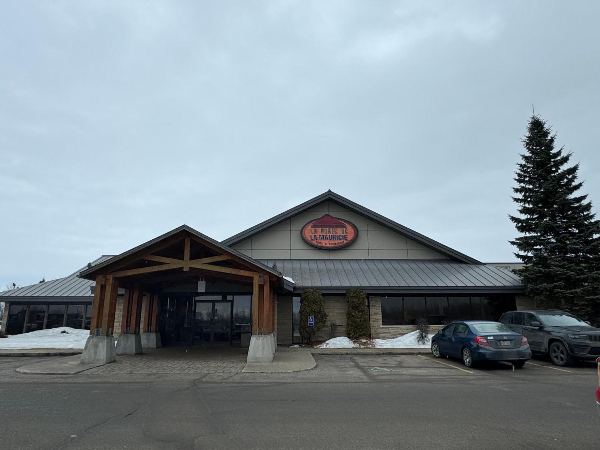 La Porte De La Mauricie Louiseville 外观 照片