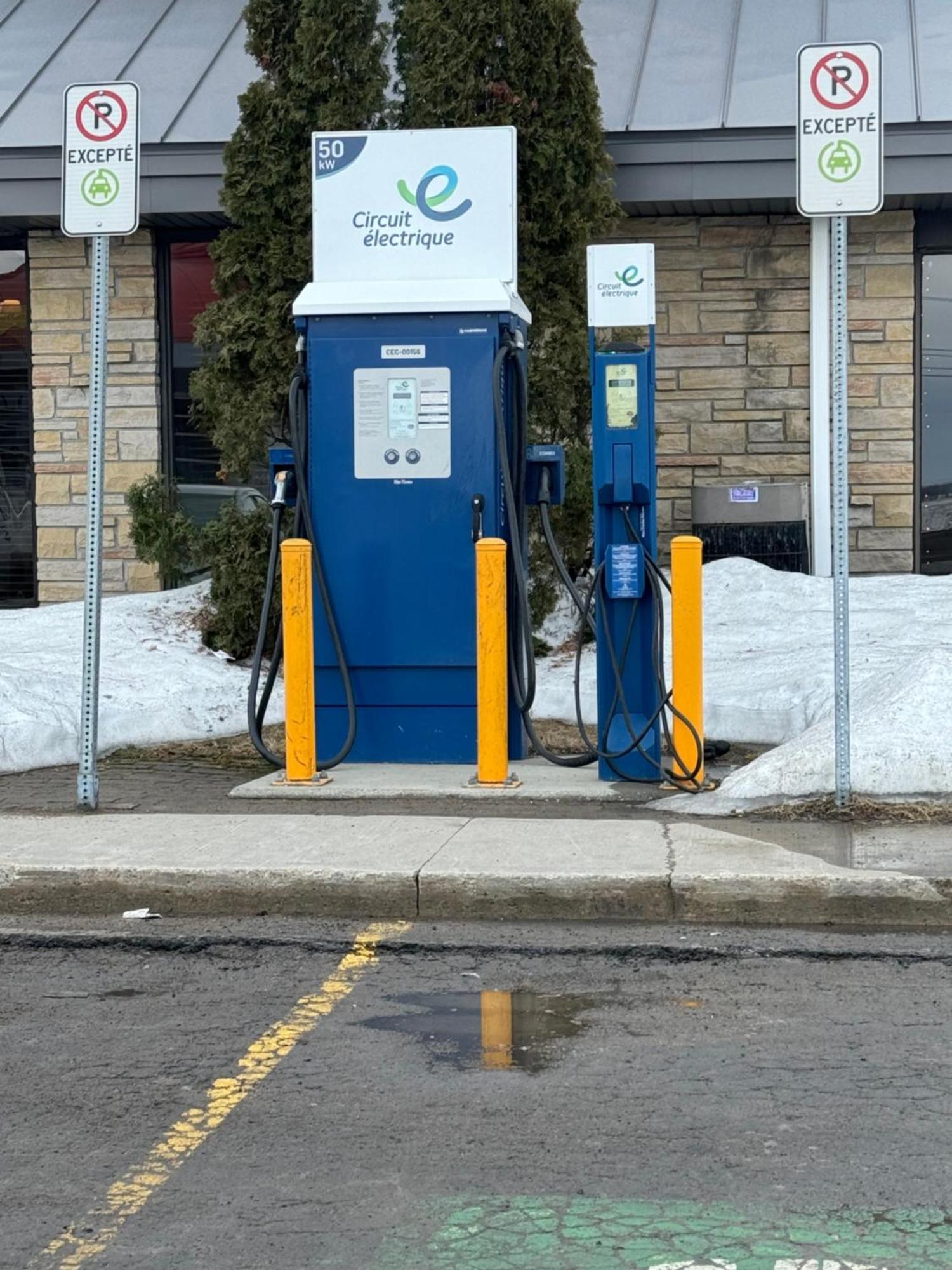 La Porte De La Mauricie Louiseville 外观 照片